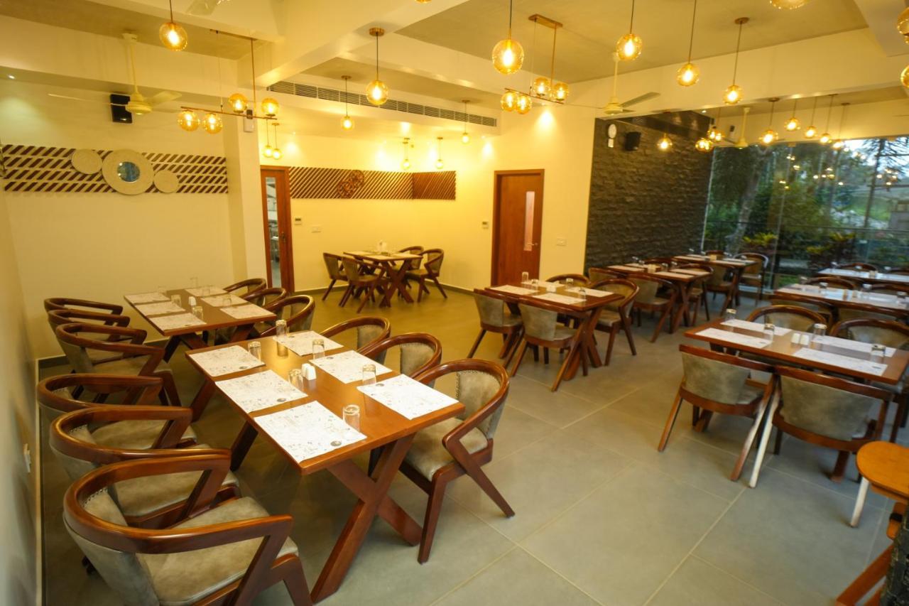 Отель Royalton Residency Mundakayam Экстерьер фото