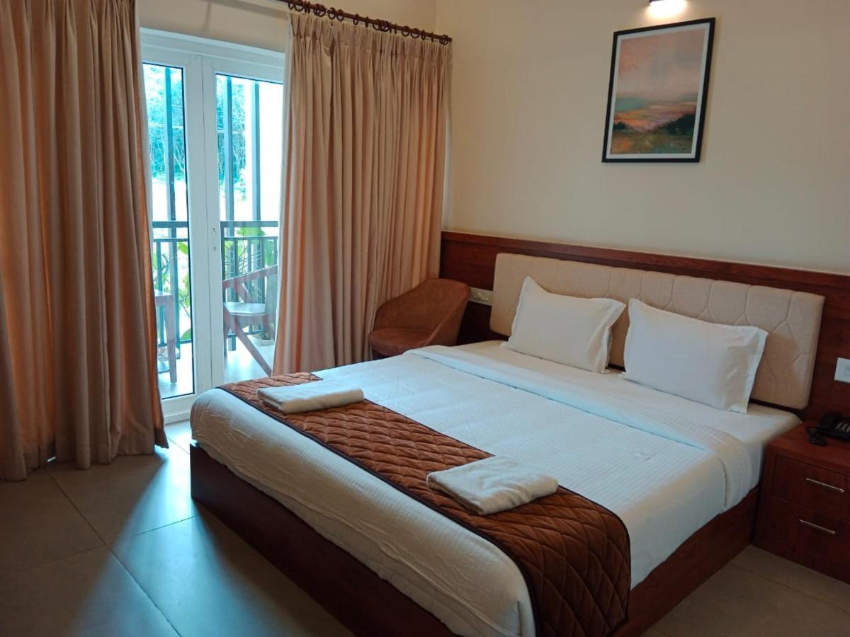 Отель Royalton Residency Mundakayam Экстерьер фото